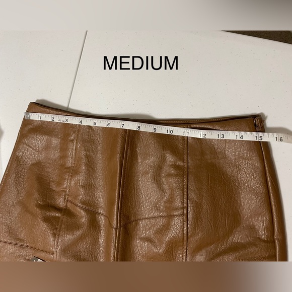 Vegan Leather mini skirt - Picture 4 of 6